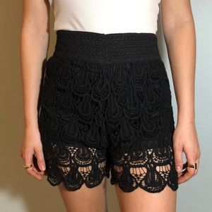 ❤️ FOREVER21 BLACK CROCHET LACE SHORTS SIZE SMALL